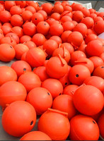 Sphères flottantes PE stables UV Bouées marines 12 "ou 300mm Piston Conformité environnementale Ingénierie côtière Entretien des voies navigables