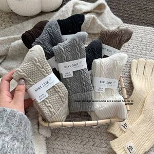 כותנה כבל צמר סרוג בינוני-עגל גרביים חורף מרופדת פליז מעובה נעלי נשים וגרביים חורף - Product Image 1