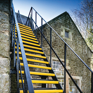 Bandes <span class=keywords><strong>de</strong></span> pont en fibre <span class=keywords><strong>de</strong></span> <span class=keywords><strong>verre</strong></span>, panneaux <span class=keywords><strong>de</strong></span> passerelle en FRP, marches d'escalier antidérapantes en FRP, nez <span class=keywords><strong>de</strong></span> marche en FRP - Product Image 4