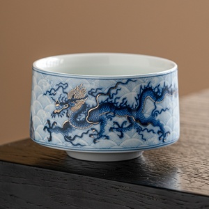 Tazza da Tè in Ceramica di Lusso con Motivo Drago Blu e Bianco Intarsiato in Oro e Argento, Stile Cinese Retrò di Alta Gamma - Product Image 4