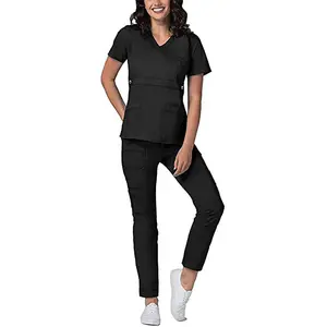 Active Classic Scrub-Top cruzado y pantalones multibolsillo para mujer