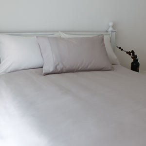 ชุดผ้าปูที่นอนคุณภาพสูง 100% ผ้าฝ้ายเนื้อหนา 300 เส้นด้าย มาตรฐาน OEKO-TEX สำหรับใช้ในบ้าน โรงแรม ห้องนอน พร้อมปลอกผ้านวม - Product Image 4