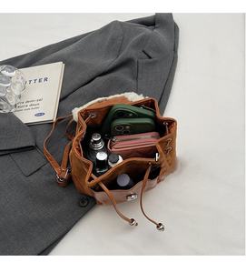 Mochila impermeable de PU con logotipo personalizado y forro de poliéster para bolso de moda femenino - Product Image 3