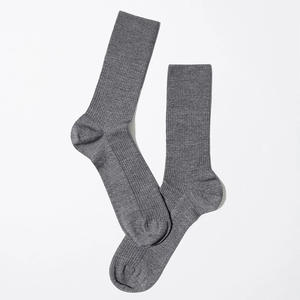Chaussettes de sport respirantes pour hommes avec logo personnalisé, chaussettes décontractées épaisses et chaudes, chaussettes mi-longues en laine côtelée, chaussettes en laine mérinos pour hommes - Product Image 2