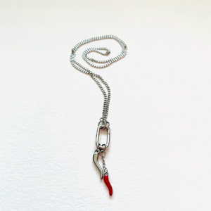 Chiusura in acciaio inox 316L abbinata <span class=keywords><strong>con</strong></span> <span class=keywords><strong>argento</strong></span> e rosso <span class=keywords><strong>corno</strong></span> italiano doppio pendente catenaccio supporta oro misto - Product Image 2