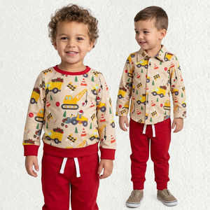 Pijama navideño de camión para niños pequeños, camisa con botones y cuello redondo, pantalones deportivos rojos, conjunto para niños - Product Image 1
