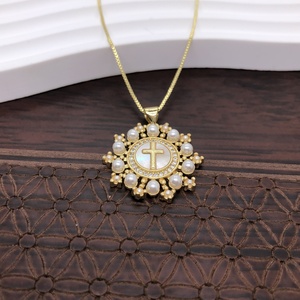Collier pendentif rond plat en cuivre avec figurine religieuse en coquillage australien en or 18 carats, bijoux en coquillage naturel mélangés - Product Image 5