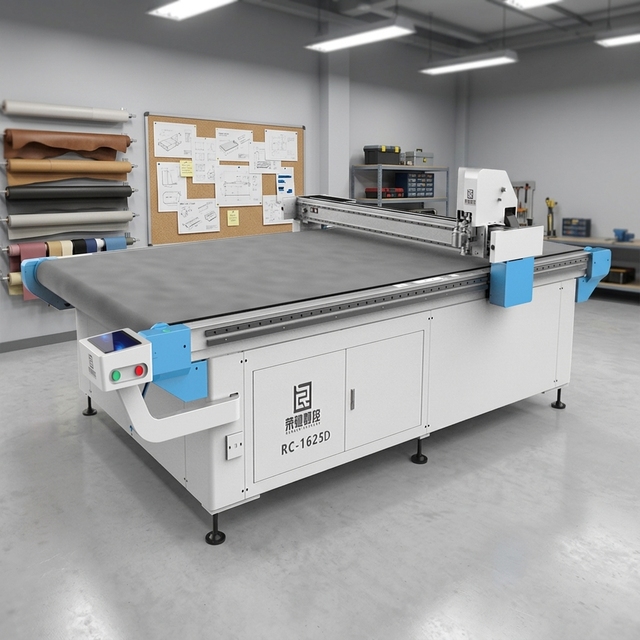 Rongchi CNC Automatic Vibrating Knife Cutting Table for Textile Apparel Cloth Roll Slitting and Trimming