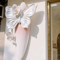 Sculpture d'art en fibre de verre sur mesure de grande taille pour la décoration des entrées de salons de manucure et de salons de beauté