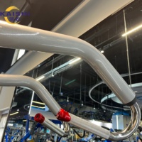 Máquina de remo vertical comercial con carga de placas que apunta con precisión a los músculos latissimus dorsi, trapezius y romboidales