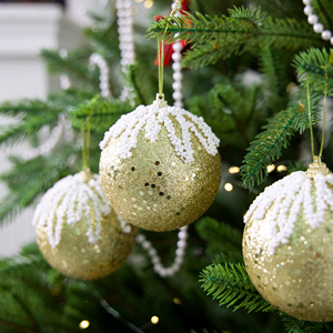 Boules de Noël de luxe en plastique rouge incassable de 8 cm, 3 pièces, avec des accents de perles blanches - Product Image 3