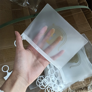 Высокое качество Тянущее кольцо на молнии сумка матовый ПВХ Макияж сумка на молнии с вашим логотипом для косметической упаковки - Product Image 3