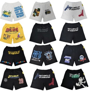 กางเกงขาสั้นลำลองลายตัวอักษรผ้าฝ้ายสำหรับผู้ชาย - Product Image 1