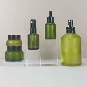 ขวดน้ำหอมแก้วสีเขียวทรงเฉียง ขนาด 15 มล. 30 มล. 50 มล. 60 มล. 100 มล. 120 มล. 200 มล. พร้อมฝาไม้ไผ่/สีเงิน - Product Image 5