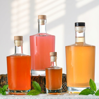 Flacon en verre polyvalent pour l'extérieur, idéal pour les scènes au bord de la piscine, avec bouchon en liège, pour diffuseur et parfum d'ambiance en milieu de complexe hôtelier et lors de fêtes