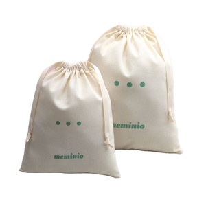Sacs de shopping anti-poussière pour chaussures à double cordon avec logo personnalisé, en coton mousseline recyclé, pochette à cordon, tailles personnalisables et recyclables - Product Image 1