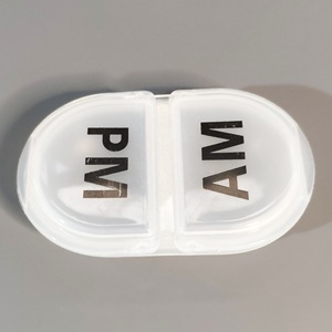 Mini boîte à pilules transparente AM/PM, étui de rangement portable pour médicaments, distributeur de pilules à couvercle rabattable pour les voyages - Product Image 1