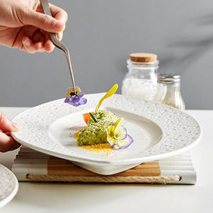 Ensemble de salle à manger privée de forme irrégulière blanc hôtel créatif nordique assiettes en céramique - Product Image 3