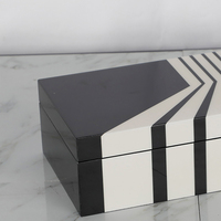 Moderne Noir Blanc Géométrique Piano Laque en Bois Poli Boîte à Bijoux Organisateur de Bureau Pour Femmes Dame