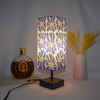 Lámpara de Mesa Moderna de Tela al por Mayor, Precio de Fábrica, Patrones Personalizados, Iluminación para Mesita de Noche, Proyectos de Hostelería y Residenciales