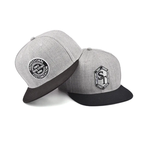 Gorra snapback gris con logo bordado, visera negra, 6 paneles, unisex, estilo urbano, para uso casual, para adultos - Product Image 4