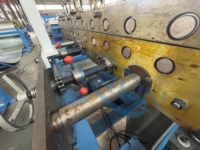 Línea de producción de conductos de 5-18 m/min controlada por PLC automático Precisión de ± 0,5mm con componentes de bomba de motor central