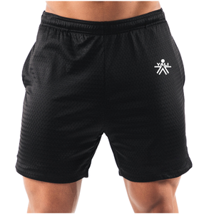 Shorts de sport pour homme en maille noire à séchage rapide, taille mi-haute élastique avec poches, 100 % polyester, longueur courte, couleur unie - Product Image 2