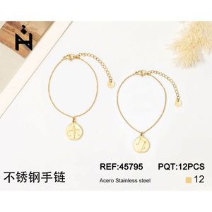 Bracciale Zi Fashion in Acciaio Inossidabile Dorato con Charm, Gioielli da Donna - Product Image 1