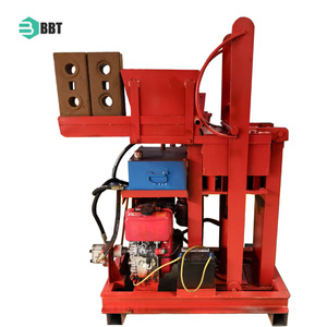 Machine à briques en argile hydraulique avec options électriques et diesel, moules à briques personnalisables pour diverses formes - Product Image 1