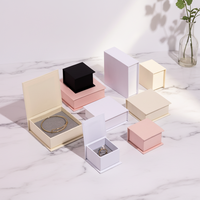 Boîte de rangement pour bijoux de style livre à fermeture magnétique avec logo personnalisé, plusieurs tailles pour bagues, boucles d'oreilles, colliers, bracelets