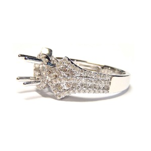 Bagues de fiançailles et de mariage semi-montées classiques en or blanc massif 18 carats avec diamants 100 % naturels, sur mesure pour femmes - Product Image 2