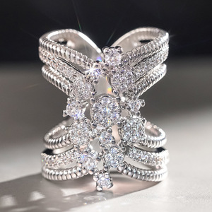 Bague de fiançailles en zircon torsadé multicouche pour femmes, bijoux de luxe pour les doigts - Product Image 1