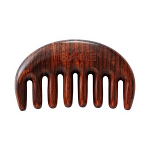 Peigne à cheveux artisanal en bois de rose, forme ovale, poli, objet décoratif en bois - Product Image 1