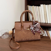 Sac à main vintage à imprimé léopard pour femme, sac à bandoulière décoré d'un foulard détachable avec des accessoires dorés
