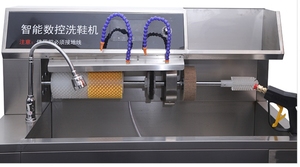 Machine à laver les chaussures semi-automatique CNC M99 pour le nettoyage à sec, destinée aux usines et aux magasins de chaussures - Product Image 2
