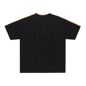 Jersey Deportivo de Moda para Hombre, Marca Streetwear, Primavera-Verano 2026, con Letras Bordadas, Rayas Verticales, Cuello en V y Manga Corta - Product Image 2