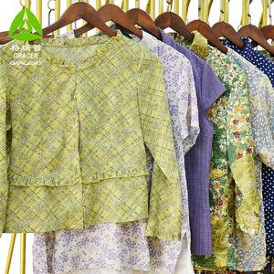 Roupas de Brechó Camisa Vintage de Marca com Estampa Floral Roupas Usadas da <span class=keywords><strong>China</strong></span> Vestuário de Segunda Mão - Product Image 2