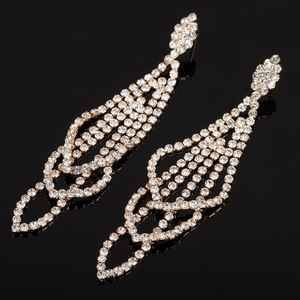 Boucles d'oreilles tendance style punk européen et américain, avec chaîne griffe, strass en cristal et pampilles, dorées brillantes, pour un look affirmé - Product Image 2