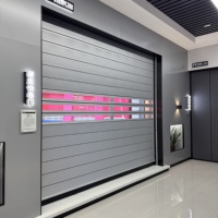 Porte à enroulement rapide à spirale robuste, conforme CE, avec capteurs anti-collision et panneau isolé double couche, pour usage industriel et logistique