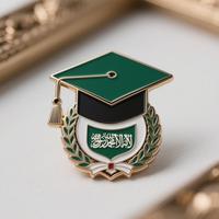 En Stock Moyen-Orient EAU Arabie Graduation Broche Badge Cadeau Set Cap Livre Plume Stylo Langue Arabe Inspirant Pins Personnalisable