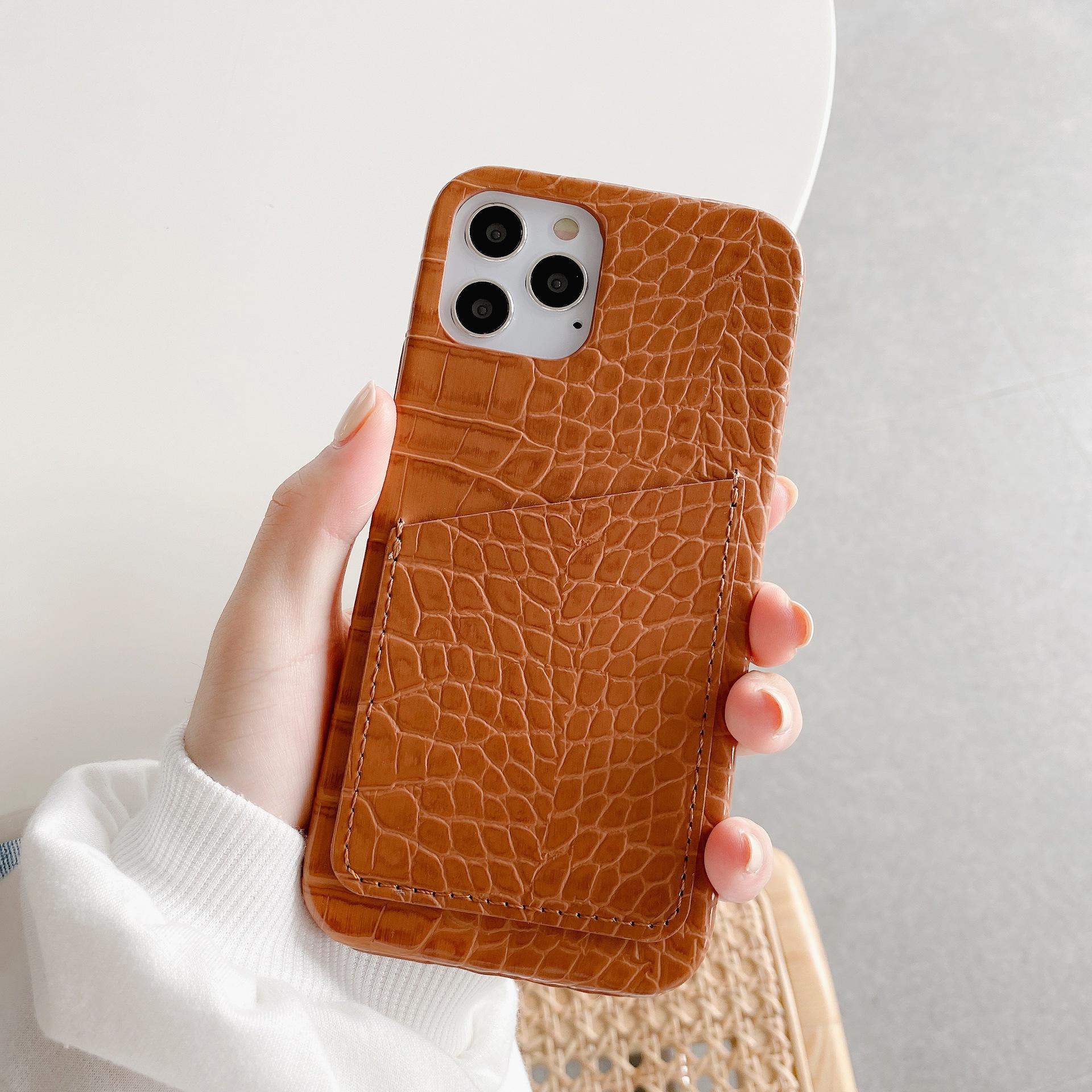 Crocodile card light brown