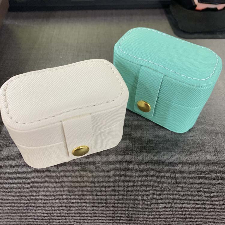 Low Moq Custom Logo Wholesale Luxury Pu Leather Jewelry Box Organize Case Leather Mini Travel Jewelry Boxes