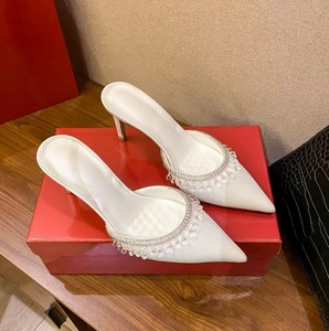 Escarpins à talon aiguille en satin champagne à bout pointu et bride arrière, ornés de franges en cristal, élégants pour mariage, mariée, soirée et cérémonie - Product Image 6