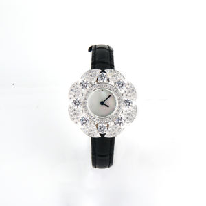 925 महिलाओं ने क्लासिक डिजाइन को खूबसूरती से चांदी के फूल शैली क्वार्ट्ज को देखा - Product Image 6