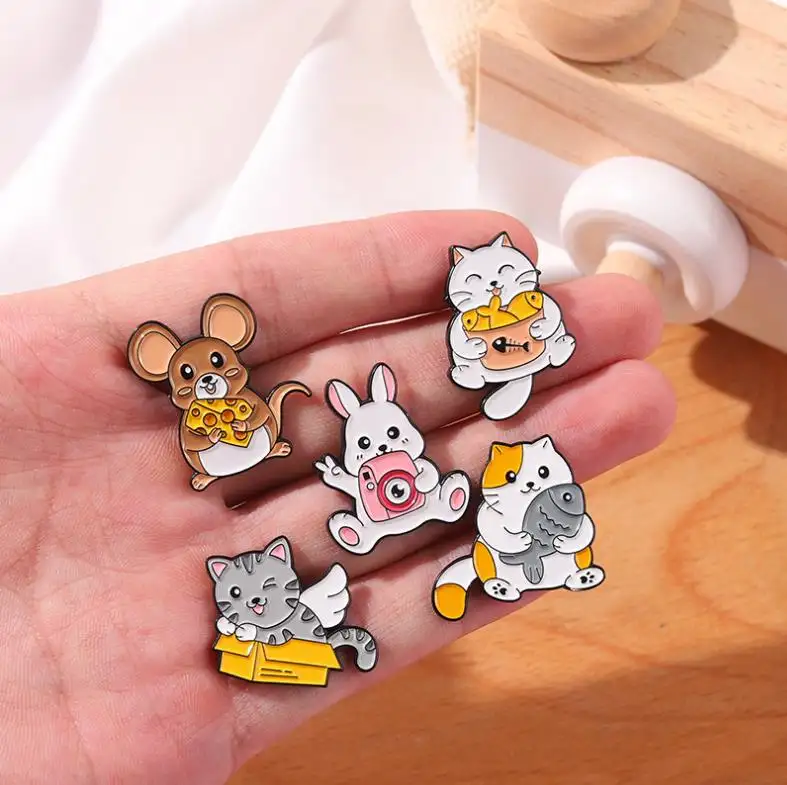 Grosir Murah Lencana Anime Berlapis Nikel Logam Kerah Naga Kura-kura Kartun Lucu Pin Enamel Lembut Sesuai Stok Tidak Ada Moq