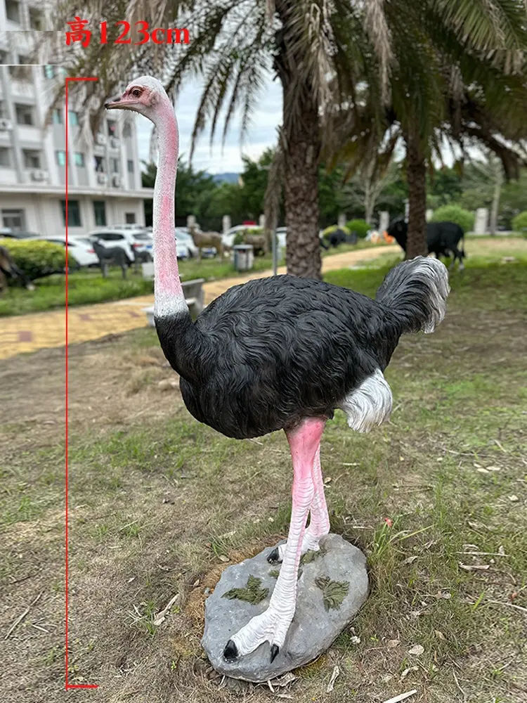 Escultura de avestruz em tamanho real em fibra de vidro para parque de safári personalizada de fábrica