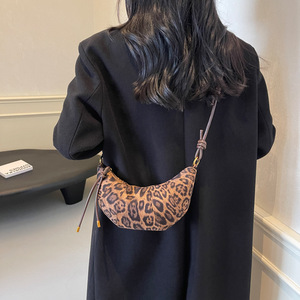 2025 Inspiration Retro Fashion Handbag Moon Modeling Bag Leopard Print Bolso bandolera de hombro para mujer - Product Image 4