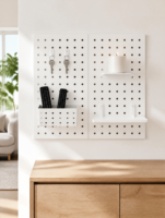 Panneau métallique modulaire à picots de 25 mm de pas. Panneau de rangement mural en acier. Convient aux salles d'étude et aux salles de jeux.
