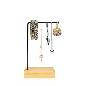 Support de présentation de bijoux moderne avec base et support en métal noir réglable pour colliers, bracelets et boucles d'oreilles - Product Image 6
