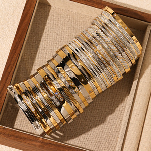 Bracciale di Lusso di Alta Gamma Placcato Oro 18K PVD Lucido con Zirconi in Acciaio Inossidabile Antiallergico Gioielli di Design da Donna - Product Image 2